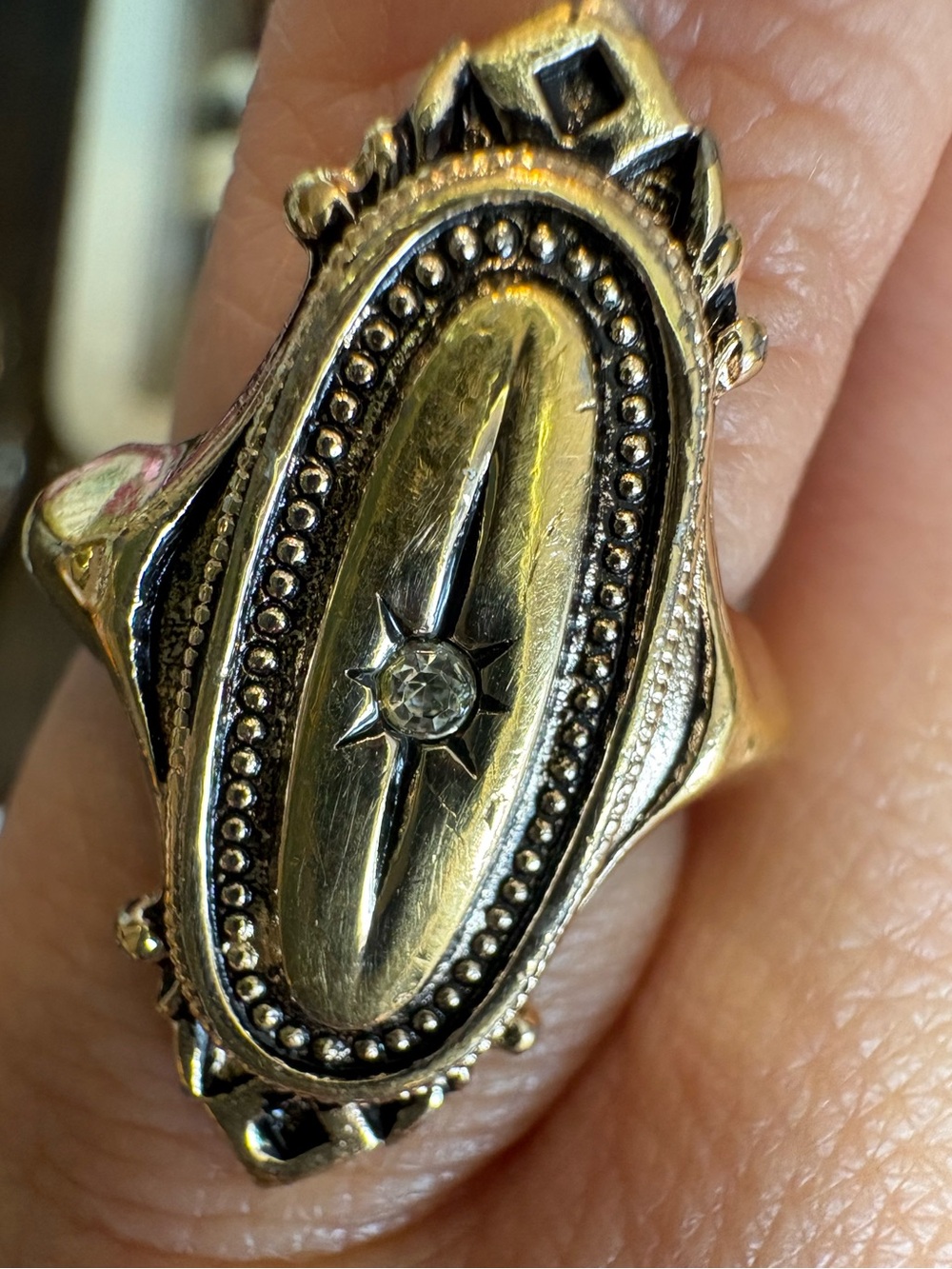Vintage 1976 Avon Kensington Victorian Revival Ring Size 4.5